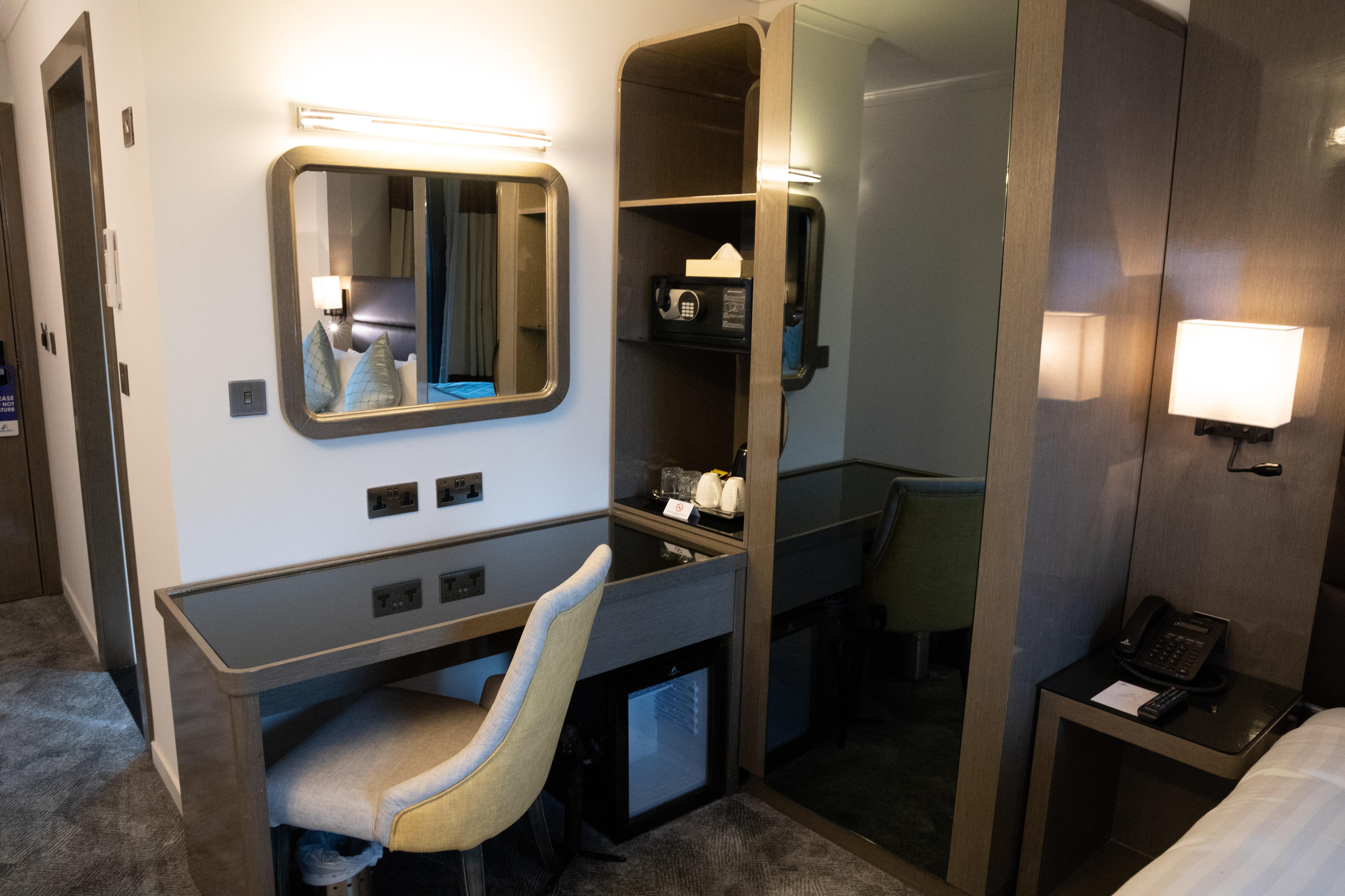 Atrium Hotel Heathrow Hillingdon Eksteriør billede